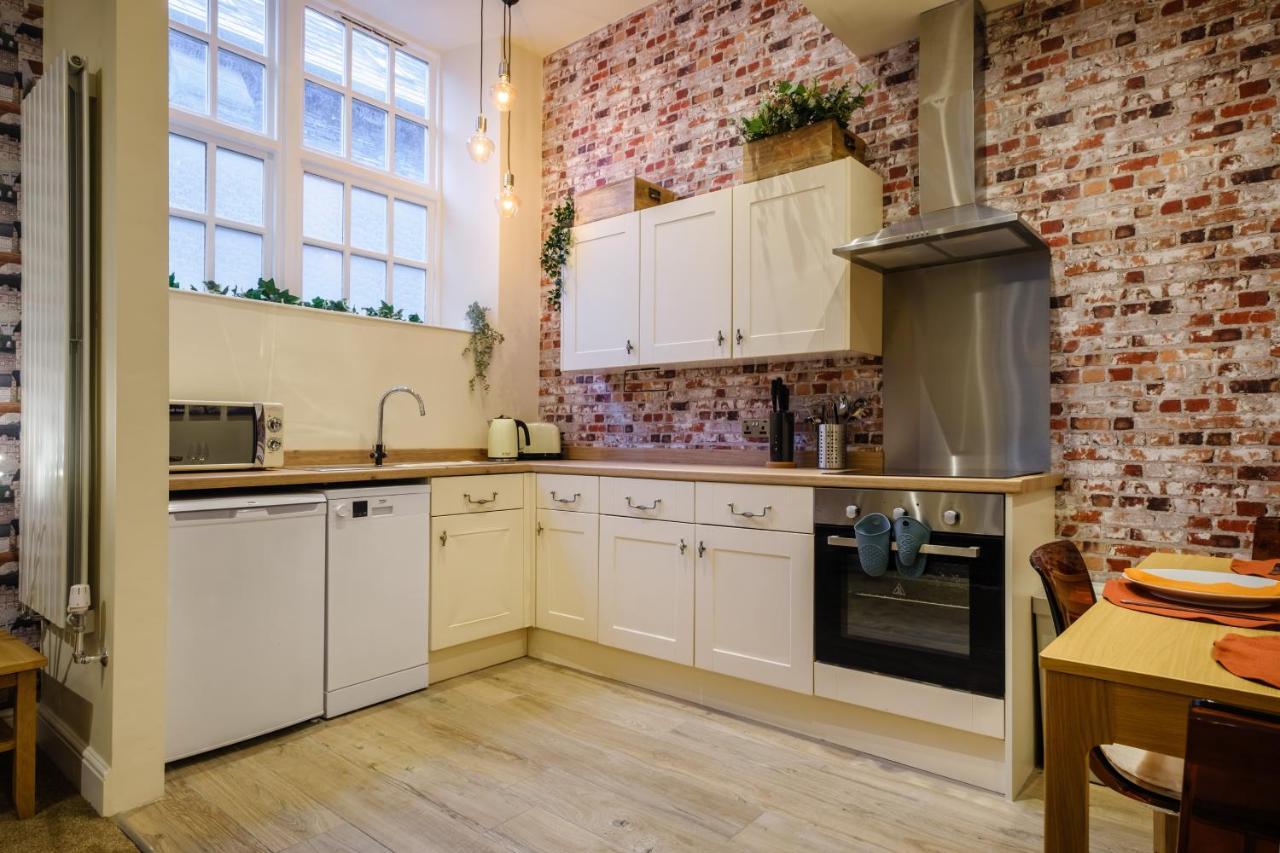 Flat 2, The Old Antiques Warehouse - Free Off-Site Health Club Access With Pool, Sauna, Steam Room & Gym Боунес он Уиндърмиър Екстериор снимка
